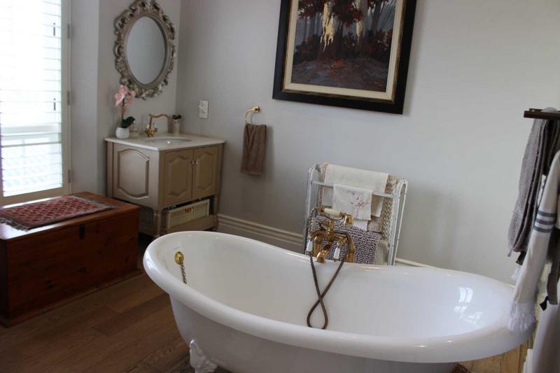 5 Bedroom Property for Sale in Sir Lowrys Pass Village Western Cape